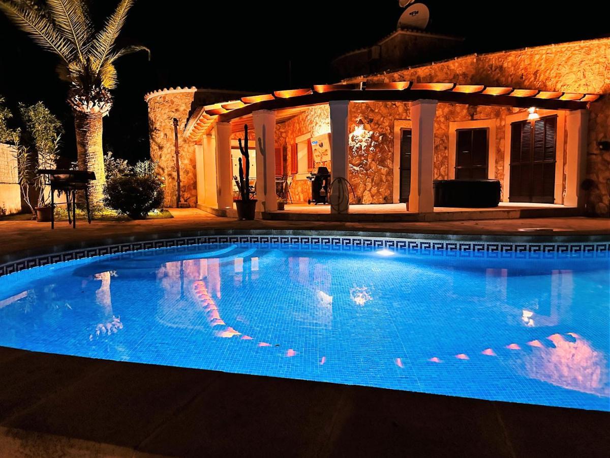 Villa Sanchez In Strandnahe Mit Pool, Jacuzzi, Klima, Wifi, Gas Bbq Сантаний Екстериор снимка