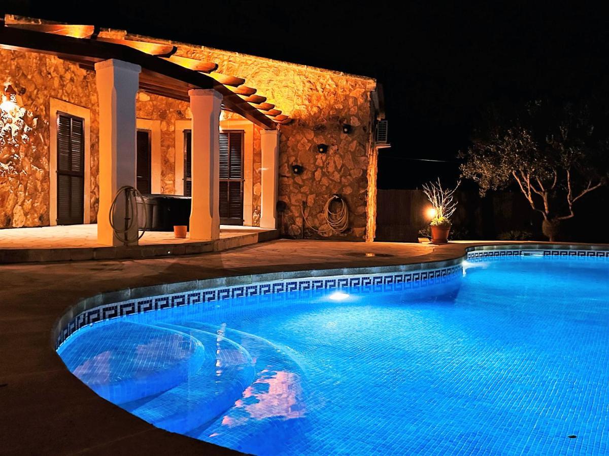 Villa Sanchez In Strandnahe Mit Pool, Jacuzzi, Klima, Wifi, Gas Bbq Сантаний Екстериор снимка