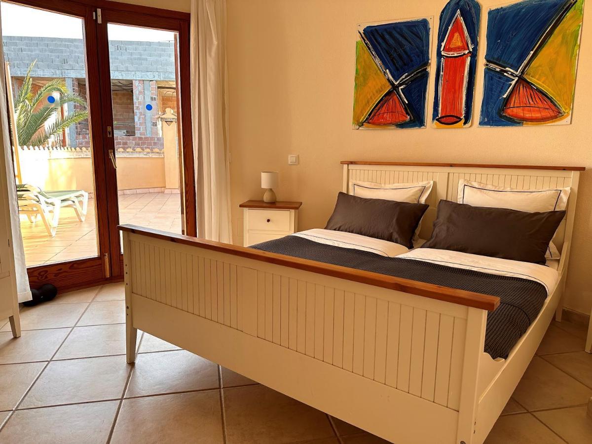 Villa Sanchez In Strandnahe Mit Pool, Jacuzzi, Klima, Wifi, Gas Bbq Сантаний Екстериор снимка